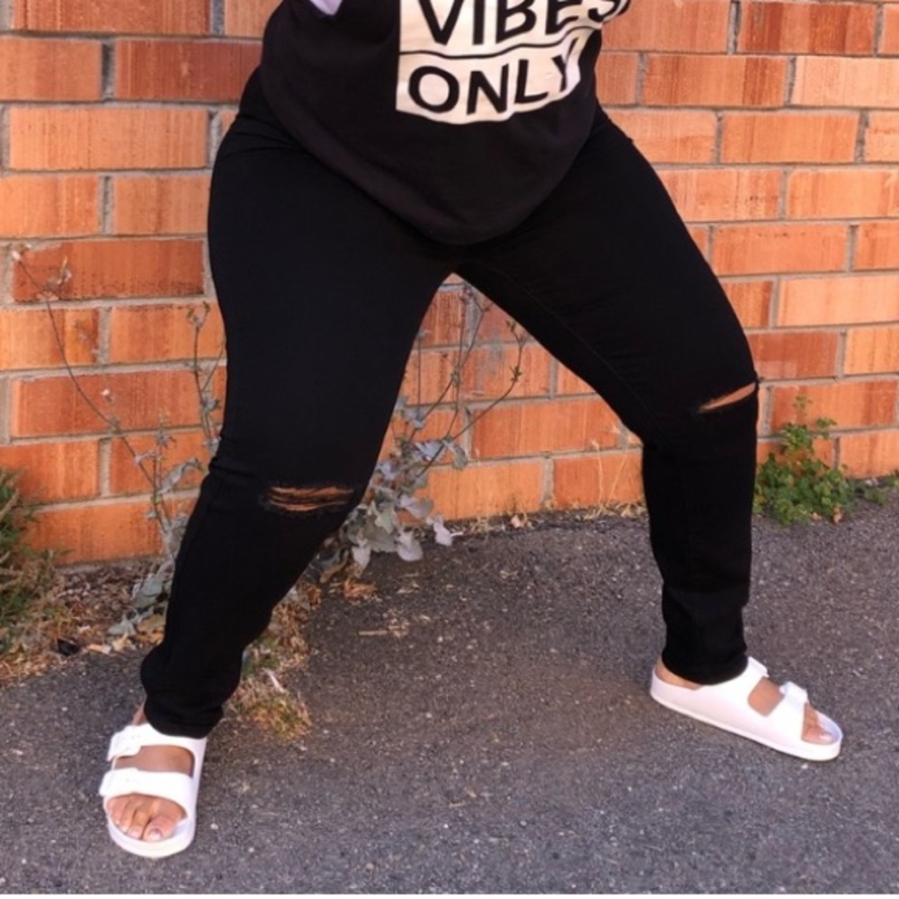 Distressed Knee Skinny Jeans